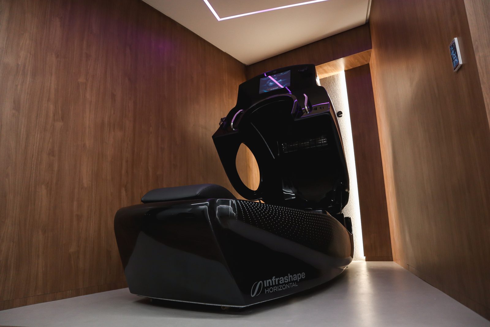 INFRASHAPE Horizontal no Studio Biotech Wellness — cápsula de terapia infravermelha com bicicleta horizontal e vácuo